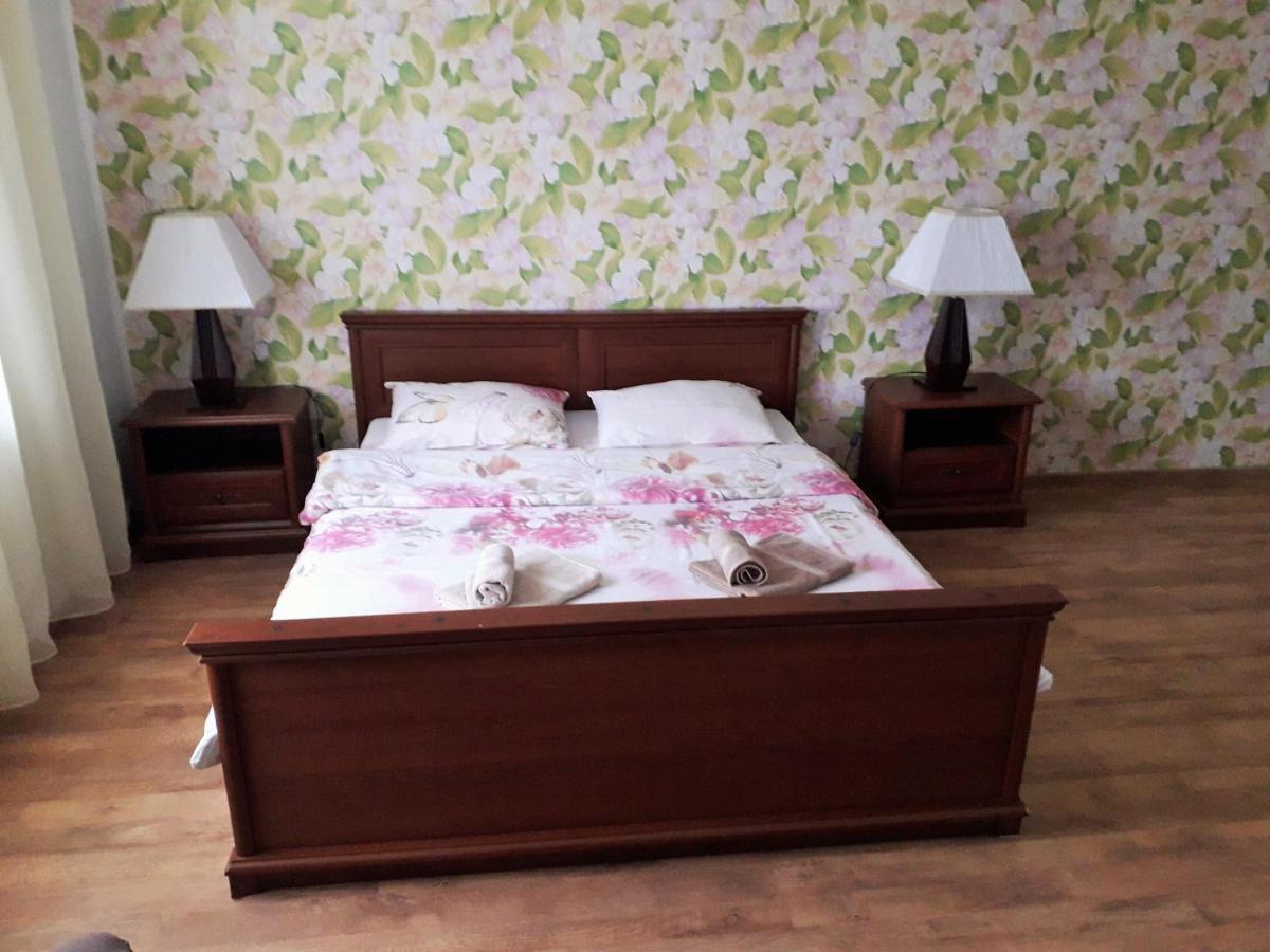 Guest House On Ivana Franka Novyye Petrovtsy 外观 照片